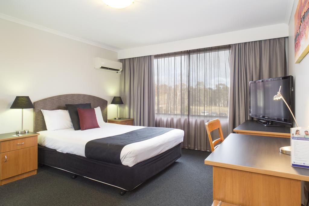 Alpha Hotel Canberra Buitenkant foto